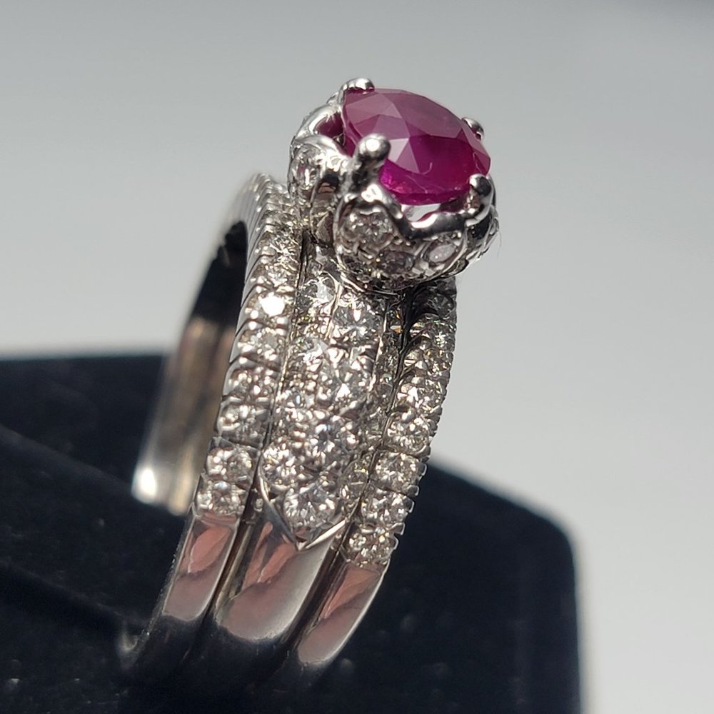 18K white gold Ruby and Diamond Ring